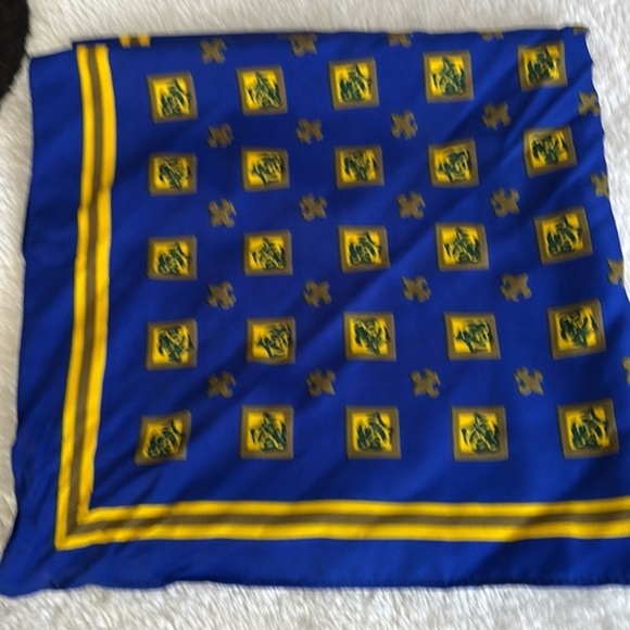 Oscar de la Renta Accessories - VTG Oscar de la Renta Boy Scouts wolf scarf.